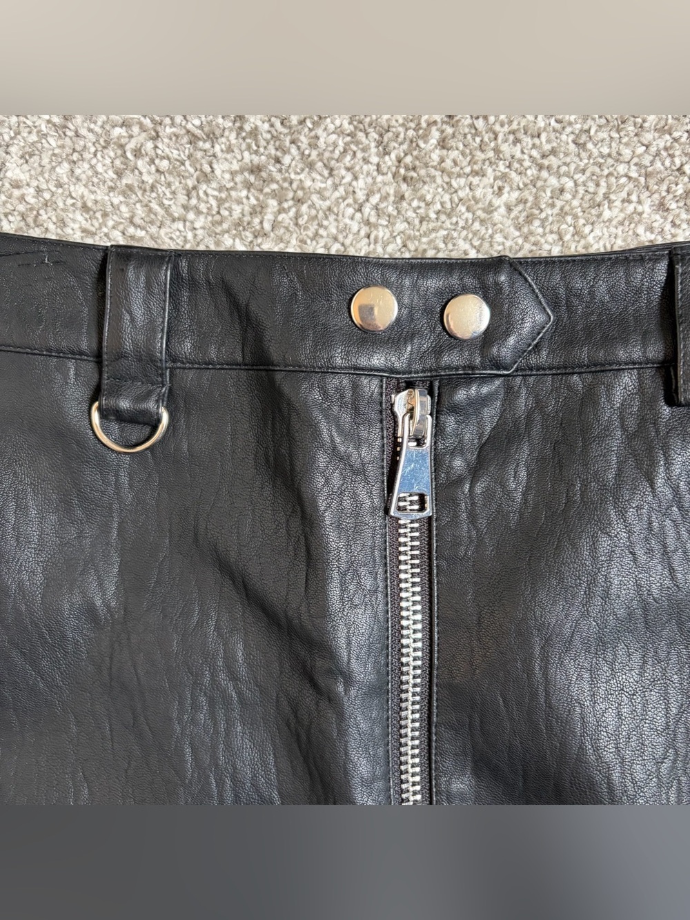 Black Faux Leather HOROSCOPEZ Mini Skirt Sz Small NWOT Chunky Zippers - Picture 2 of 6